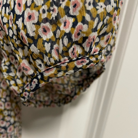 Lauren Conrad sheer blouse with floral design Size S - Picture 4 of 6